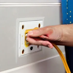 Почему нельзя оставлять без внимания нагрев розеток и вилок