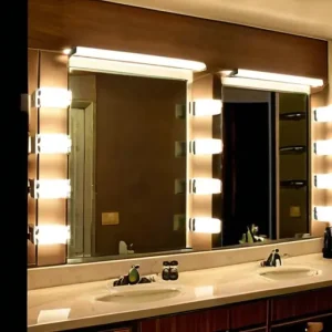 Почему освещение возле зеркала требует отдельного внимания